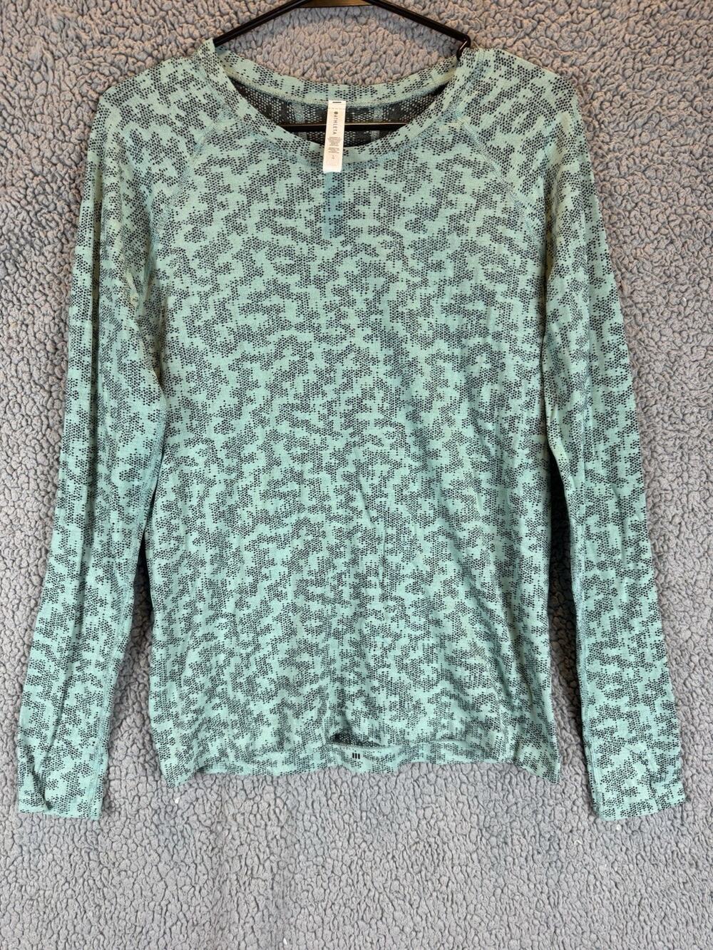 Athleta Shirt Size L Womens Momentum Winterfrost Green Print Top Long Sleeve